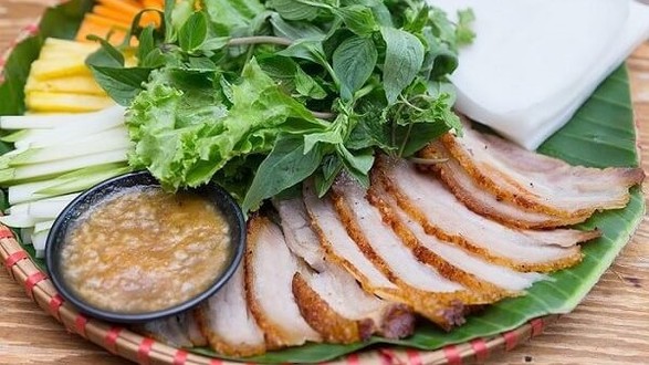 Hà Trần Quán - Bánh Tráng Cuốn Thịt Heo & Chân Gà Sả Ớt