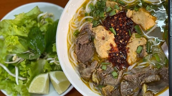 Bún Bò Khải Định - Lê Văn Lương