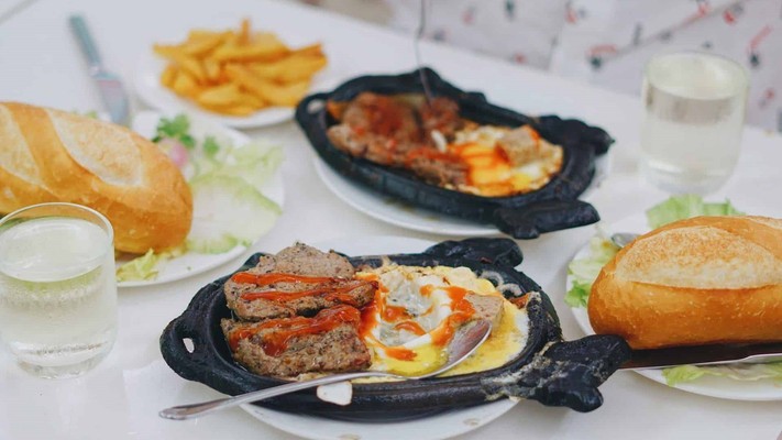 Bò Bít Tết Chín Ngây - Âu Đương Lân