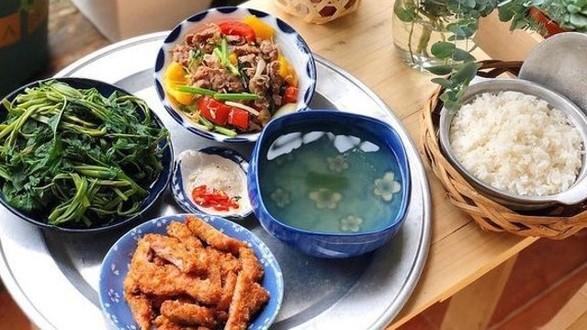 Tiệm Cơm Quốc Dân - K10/20 Phạm Văn Nghị