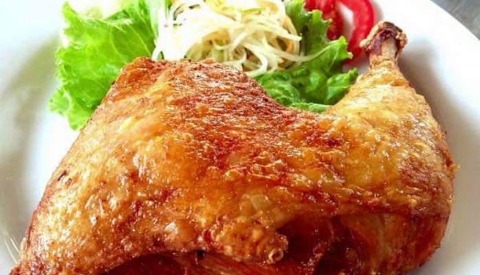 Triều Ký - Cơm Gà Xối Mỡ & Hủ Tiếu Xào - Lê Văn Thọ