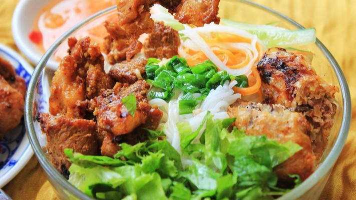 CƠM TẤM & BÚN THỊT NƯỚNG - THẢO NHI