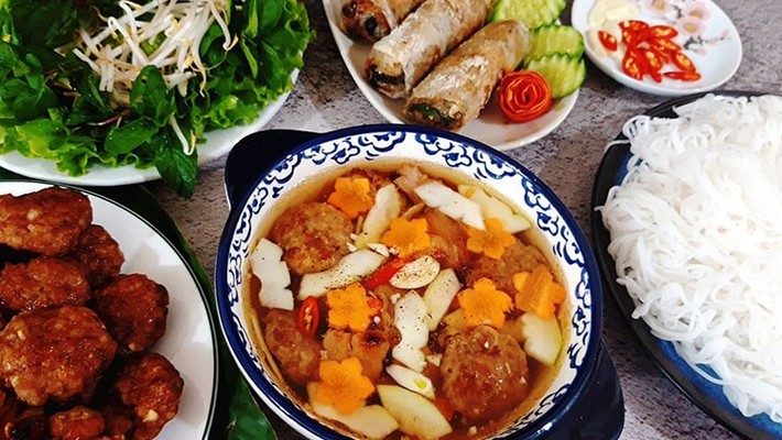 Bún Chả Cô Thủy - Thụy Khuê