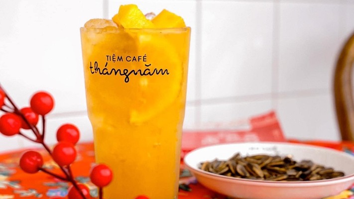 Tiệm Cafe Tháng Năm - Lửa Hồng