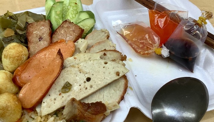 Đảo Cầu Vồng - Cơm Xá Xíu, Xôi & Bánh Mì - Hàn Thuyên