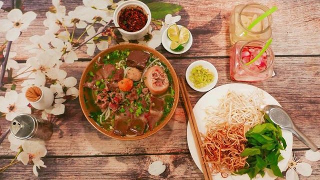 Bún Bò Huế Ngự Uyển - Ngô Thì Nhậm