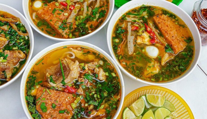 Bánh Canh Dốc - Dũng Sĩ Thanh Khê