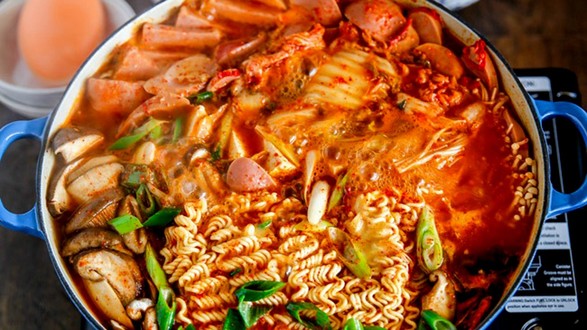 Trà Sữa Ú Milk Tea - Chân Gà Sốt Thái & Mỳ Cay 7 Cấp Độ