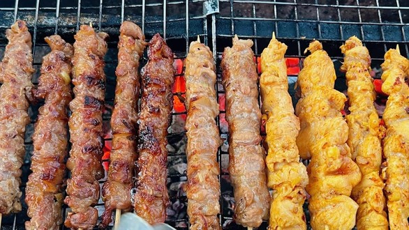 Bee Foodmart - Gà Ủ Muối & Cơm Cháy Đồ Ăn Vặt - Trần Khát Chân Kéo Dài