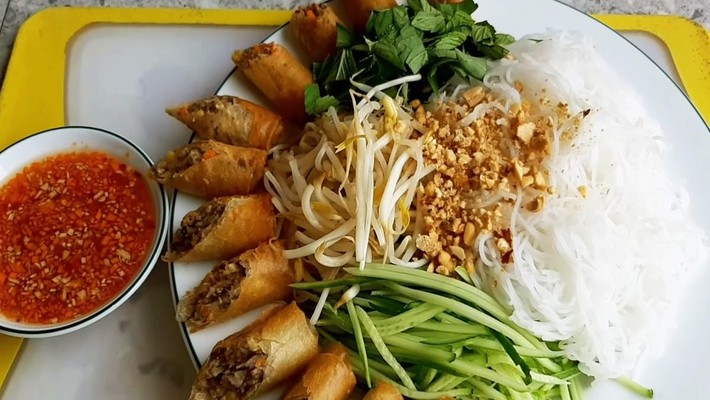 Bún Thịt Xào Miền Tây - Nơ Trang Long