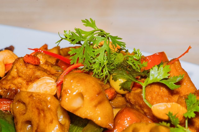 Bỉ Ngạn Viên - Vegetarian Chay - Nguyễn Văn Linh