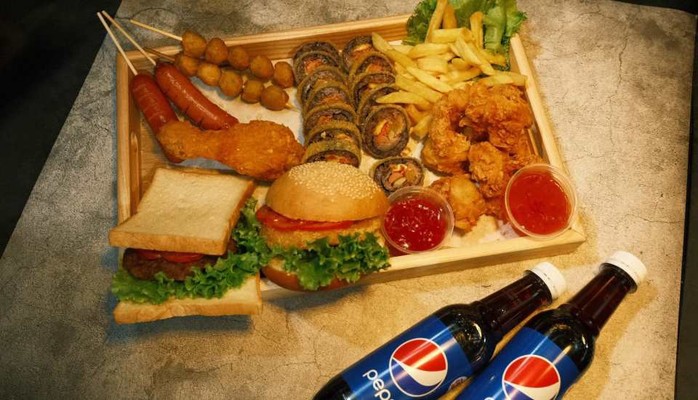 Cô Ba Hambuger - Food & Drinks - Kim Đồng