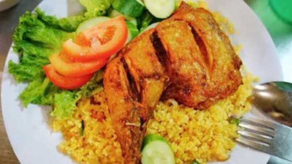 Quán Ăn 79 - Cơm Gà Xối Mỡ & Phở