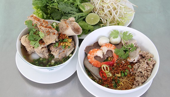 Cô Ngọc Quán - Hủ Tiếu Mực & Hủ Tiếu Nam Vang - 43B Hồ Văn Huê