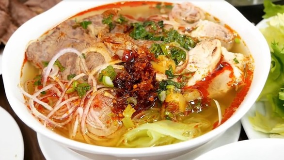 Quán Ngon - Cơm Gà Xối Mỡ & Bún Bò Huế - Đường Số 9