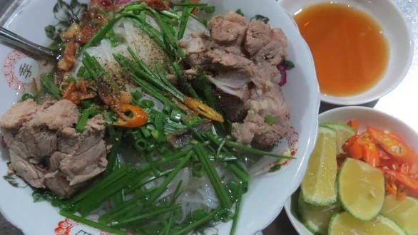 Hủ Tiếu Gõ Mạnh Hoài - Bánh Canh, Nui Giò Heo & Hột Vịt Lộn