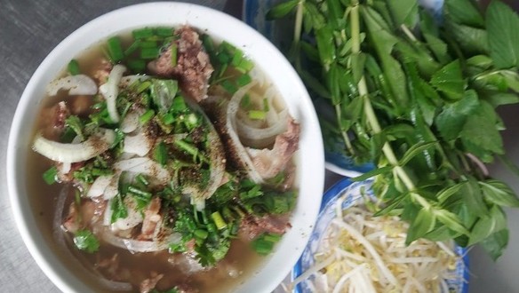 Phở Bình - 25 Trần Quốc Toản