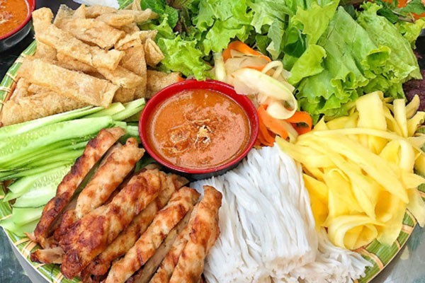 Gốc Tiên - Cơm & Nem Nướng - Lý Tự Trọng