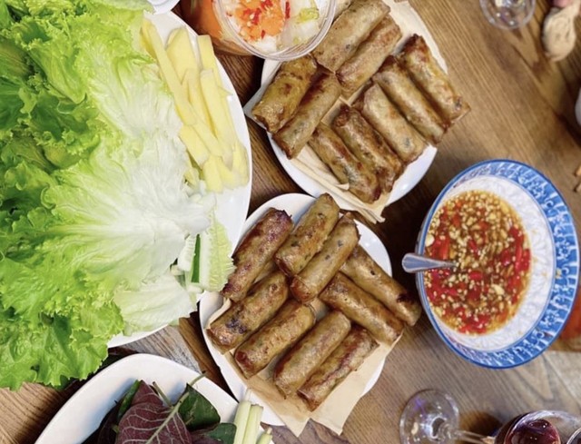 Quán Mẹ Na - Ram Cuốn & Sườn Nướng - Chế Lan Viên