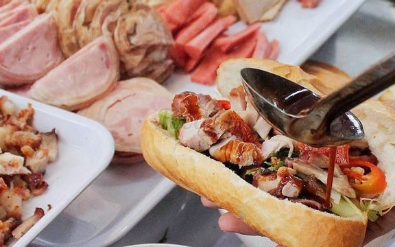 Phượng - Bánh Mì Heo Quay - 106 Nguyễn Thị Minh Khai