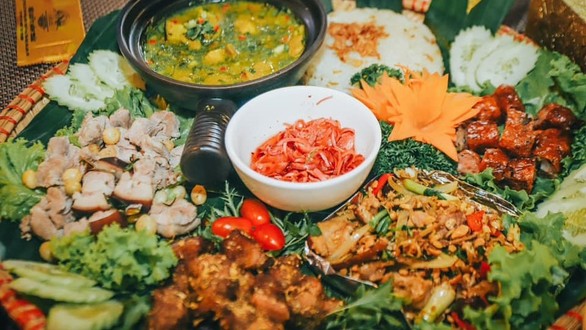 Nhà Hàng Tân Việt - Mẹt Gà Mẹt Lợn Trâu Quỳ