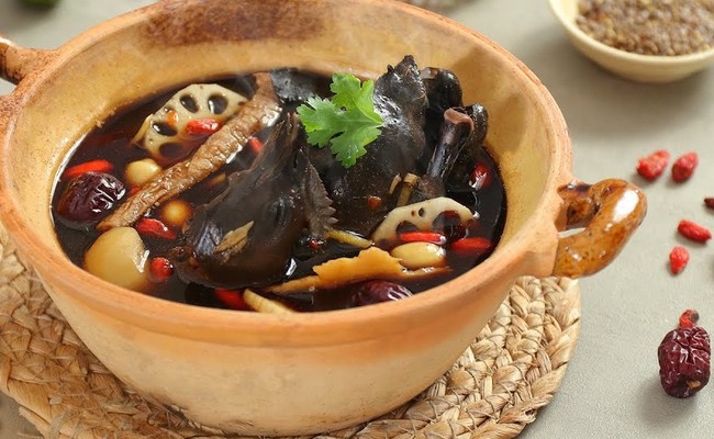 Gà Ác Tiềm Thuốc Bắc & Lẩu Kim Hoàng - Tân Kiên