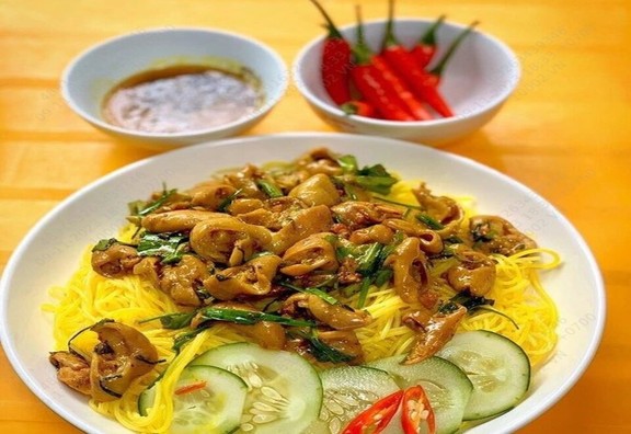 Bún Lòng Xào Nghệ - Mai Am