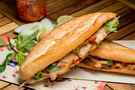 Bánh Mì - Hoàng Trung - Nguyễn Tất Thành