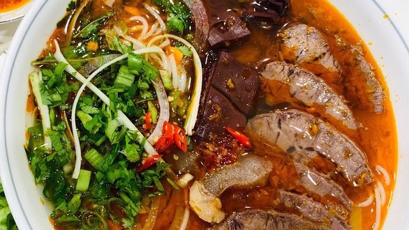 Bún Bò Cô Phụng -  Bùi Hữu Nghĩa