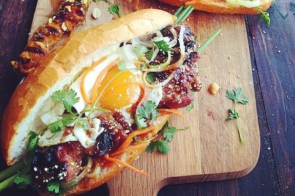Bánh Mì Cô Thuý - Nơ Trang Long