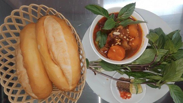 Quán Ăn Thắng - Phở, Bún Riêu & Bò Kho - Trần Việt Châu