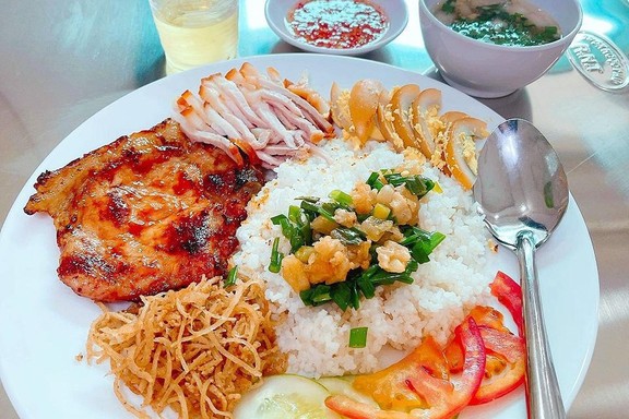 Lợi Lợi Quán - Cơm Sườn, Cơm Gà - Lê Quang Định