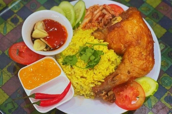 Cơm Gà Hong Kong 252/13 - Phan Anh