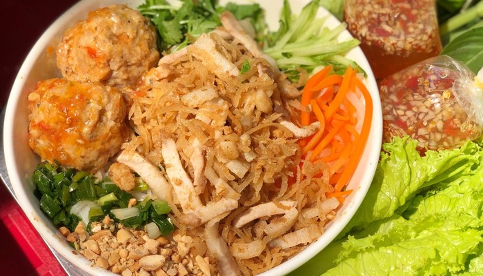 Cơm Tấm, Bún Thịt Nướng & Bánh Mì - Cô Trang - Lê Trọng Tấn