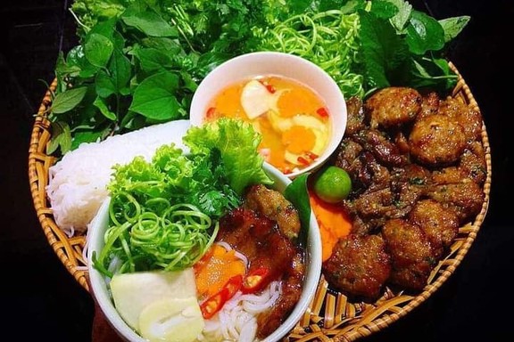 Phở Thìn Hà Nội Xưa & Bún Chả Hồ Tây - Đồng Khởi