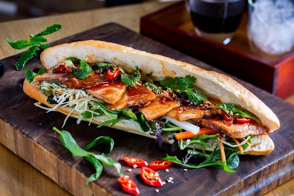Bánh Mì Thịt Nướng - Lạc Long Quân