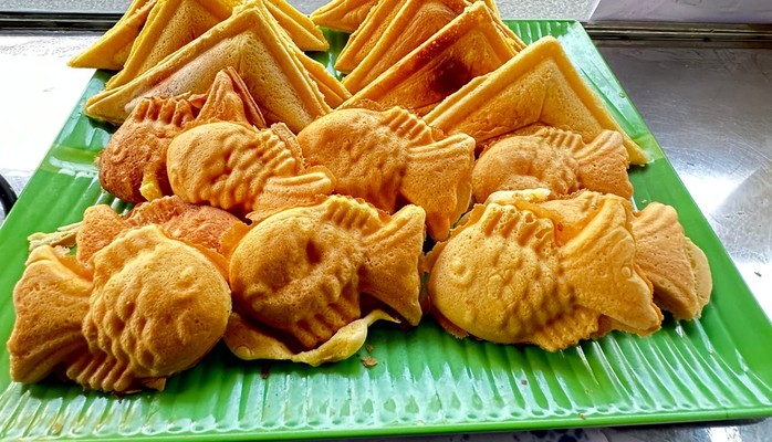 Hotdog Phô Mai Tan Chảy & Bánh Cá Kim Sa 36/20 - Kinh Dương Vương