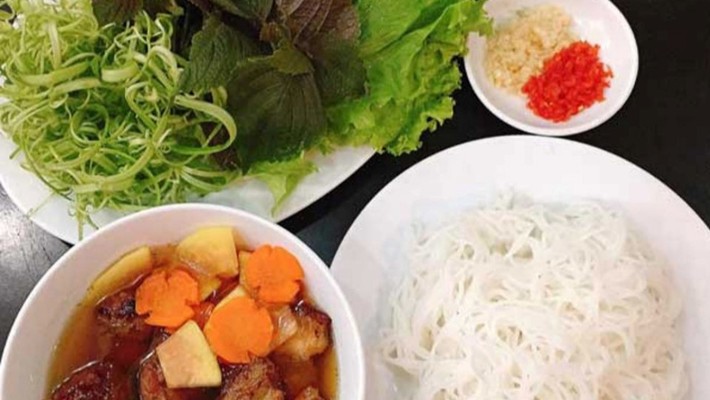 Bánh Cuốn Nóng, Bún Chả - Phố Vĩnh Phúc