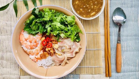 Gỏi Cuốn Pé Trinh - Gỏi Cuôn & Bún Mắm Nêm - Ngô Quyền