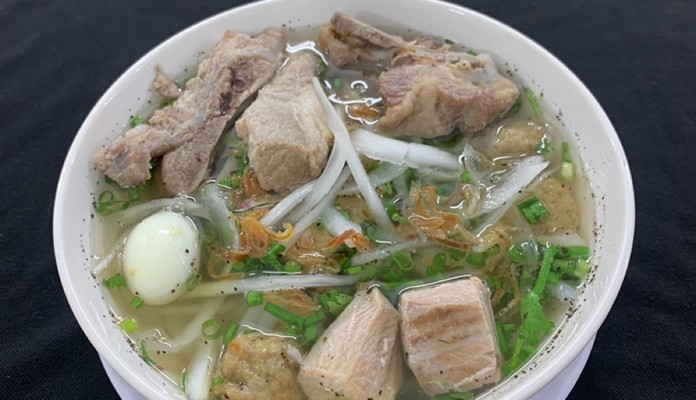 Bánh Canh Chả Cá Mẹ Đông - Cầu Xéo