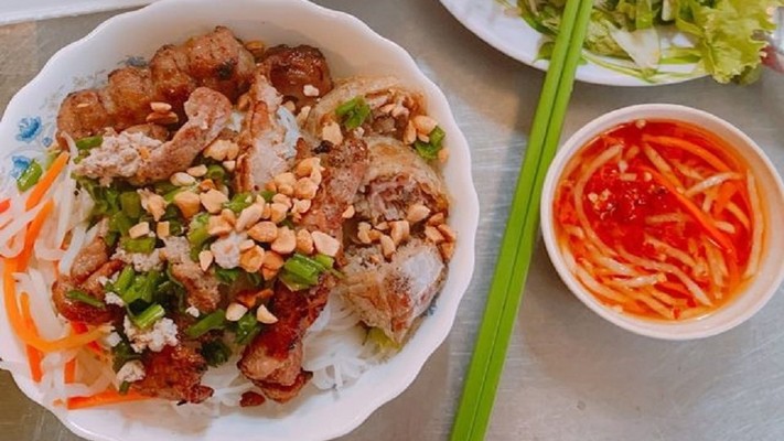 Ánh Tuyết - Bún Thịt Nướng & Bò Lá Lốp - Trong Chợ Cửa Số 1 Đinh Lễ