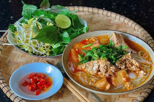 Bún Riêu & Cơm Sườn Tuấn Kiệt - Vũ Thạnh