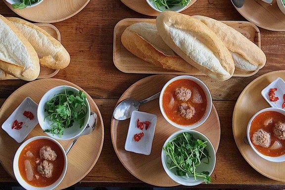 Bánh Mì Chấm - Bánh Mì Bò Né, Cá Hấp Sốt Cà & Bánh Mì Xíu Mại - Hương Lộ 2