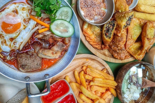 Bánh Gối Xá Xíu & Chè Khúc Bạch - Phạm Ngọc Thạch