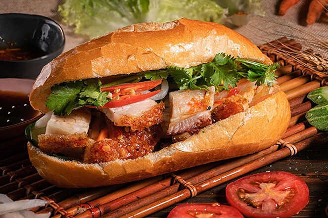 Tú Mỡ - Chân Gà Sốt Thái, Bánh Hỏi & Bánh Mì Heo Quay