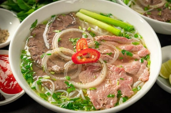 Phở Tỵ - Phở Bò & Bánh Mỳ Sốt Vang - Voi Phục