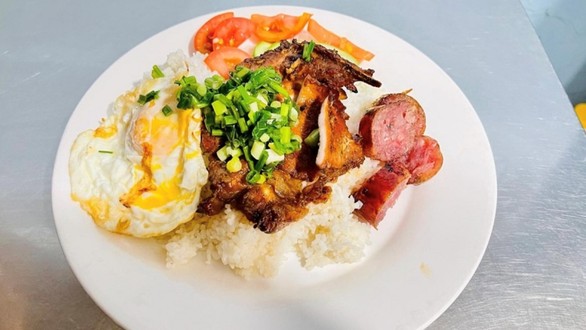 Cơm Tấm Cô Linh 2 - Sườn Nướng Mật Ong - Nơ Trang Long