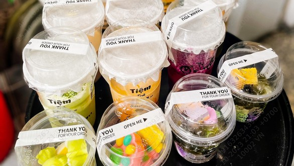 Tiệm Trà Chiều Khách - Phạm Hùng