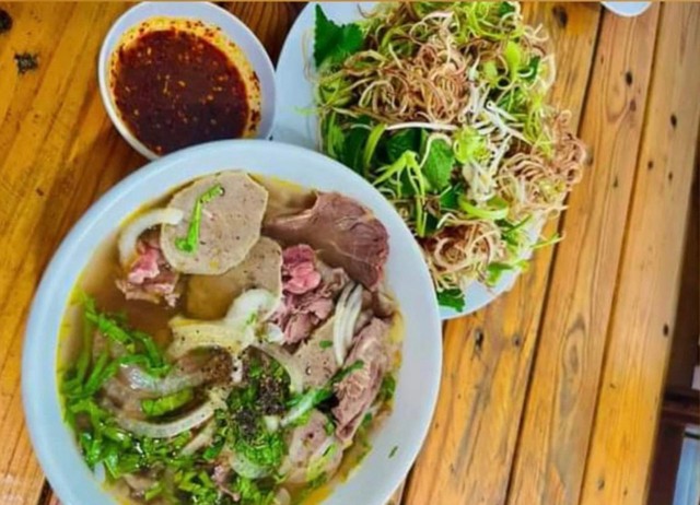 Tô Hoàng - Bún Bò Huế & Bún Riêu Cua - Lê Đại Hành