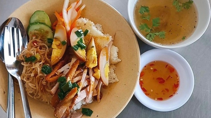 Thèm Bánh Mì - Cơm Tấm Mẵn, Bún & Bánh Mì Thịt Nướng - Khu Giảng Viên ĐHCT